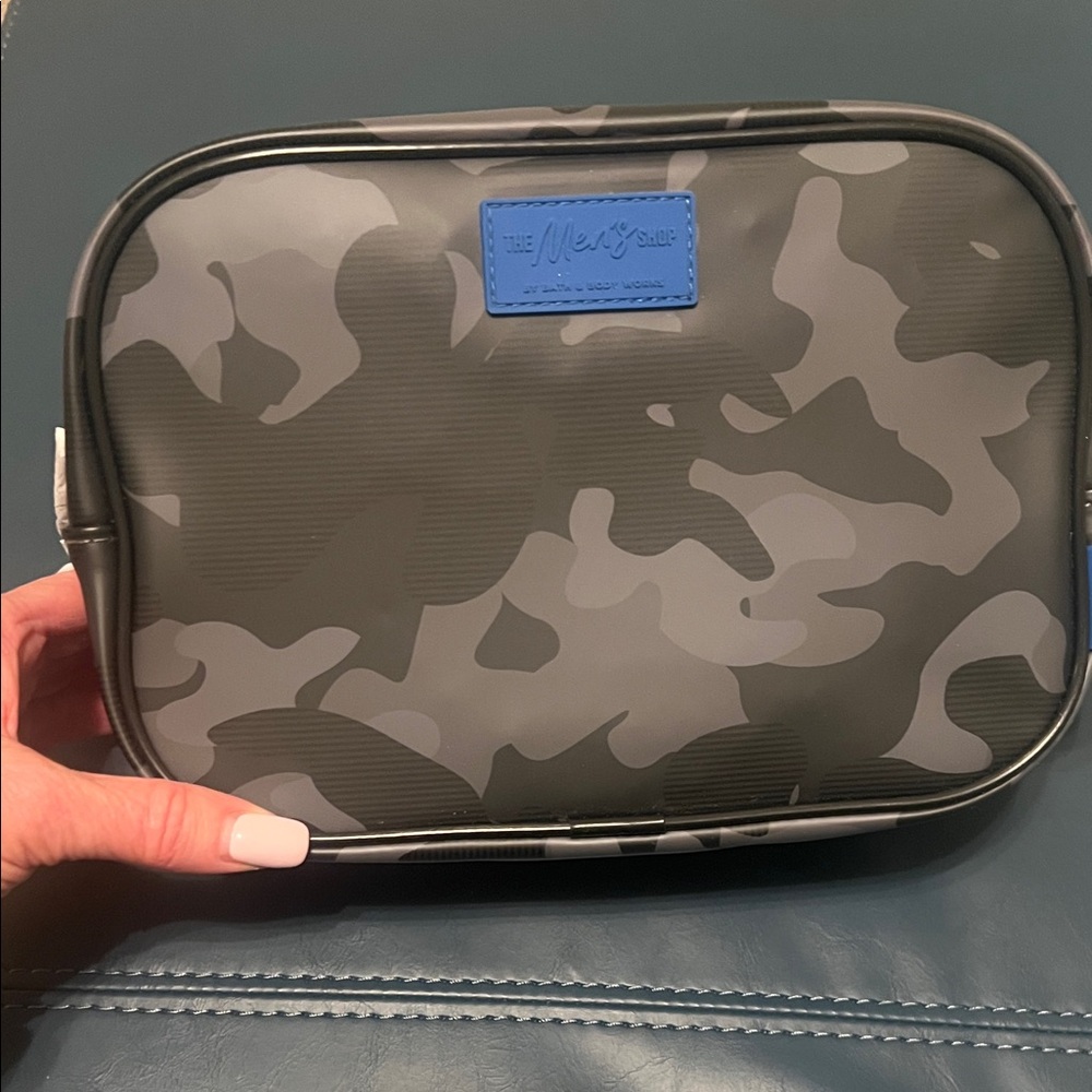 NWT, MENS BBW BLK & GREY CAMO TOILETRY CASE